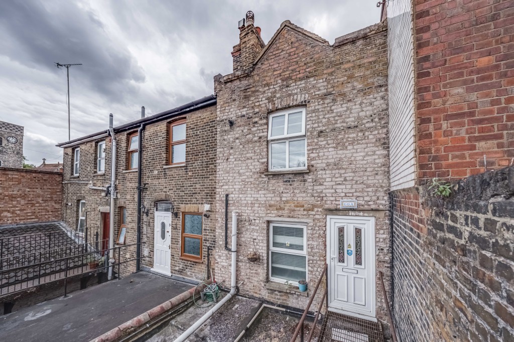 Lot: 91 - MAISONETTE IN HIGH STREET - External image of back entrance